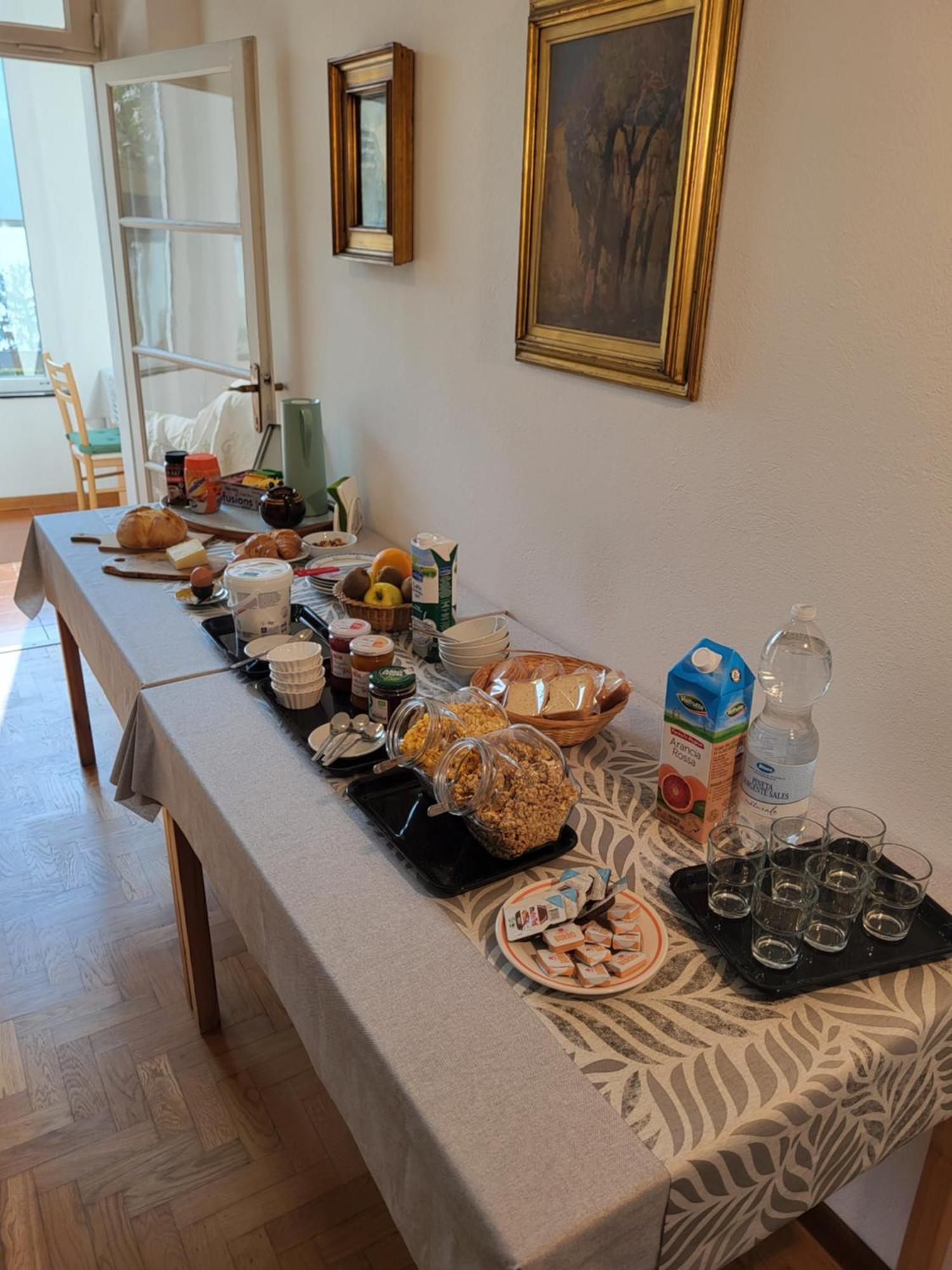 B&B Le Colombine Abbadia Lariana Bagian luar foto
